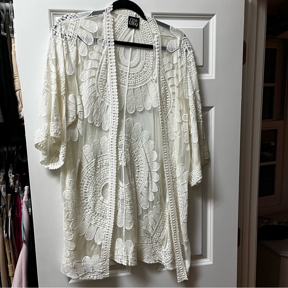 LF WHITE LACE KIMONO